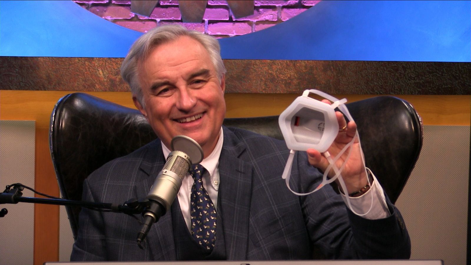 Baby fever, Leo's mask