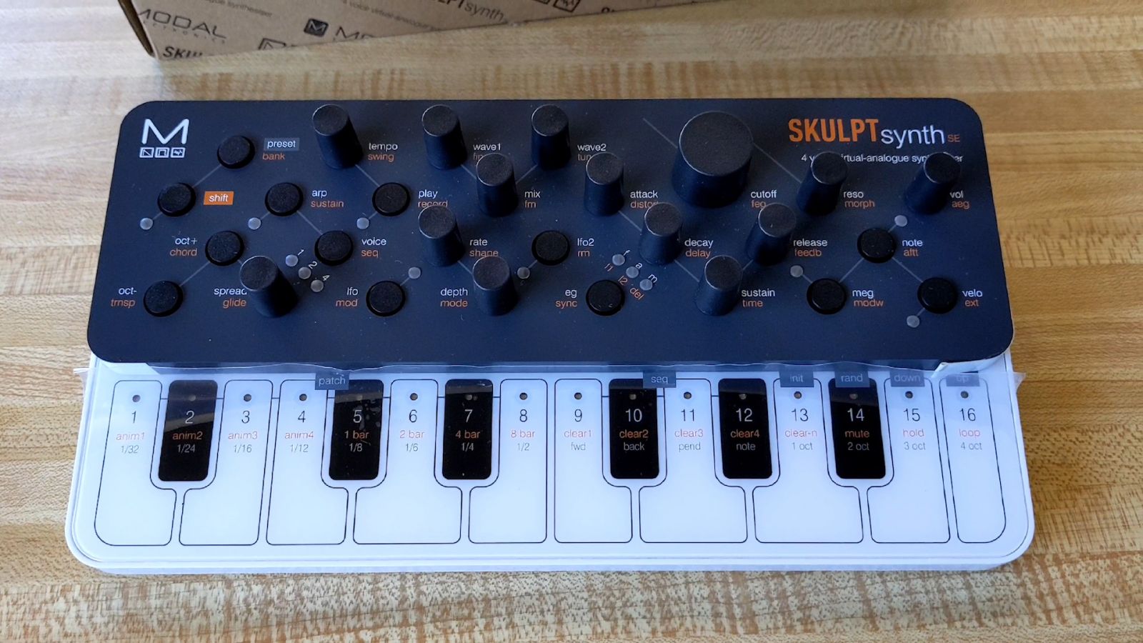 Unboxing of the Modal SKULPTsynth SE