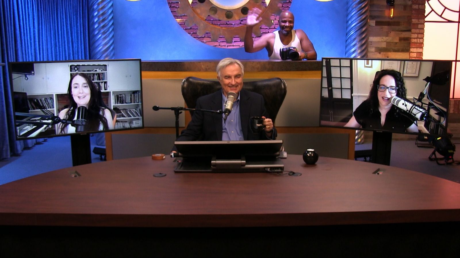 TWiT Extra: Leo Beats Valheim & Stealth Camping