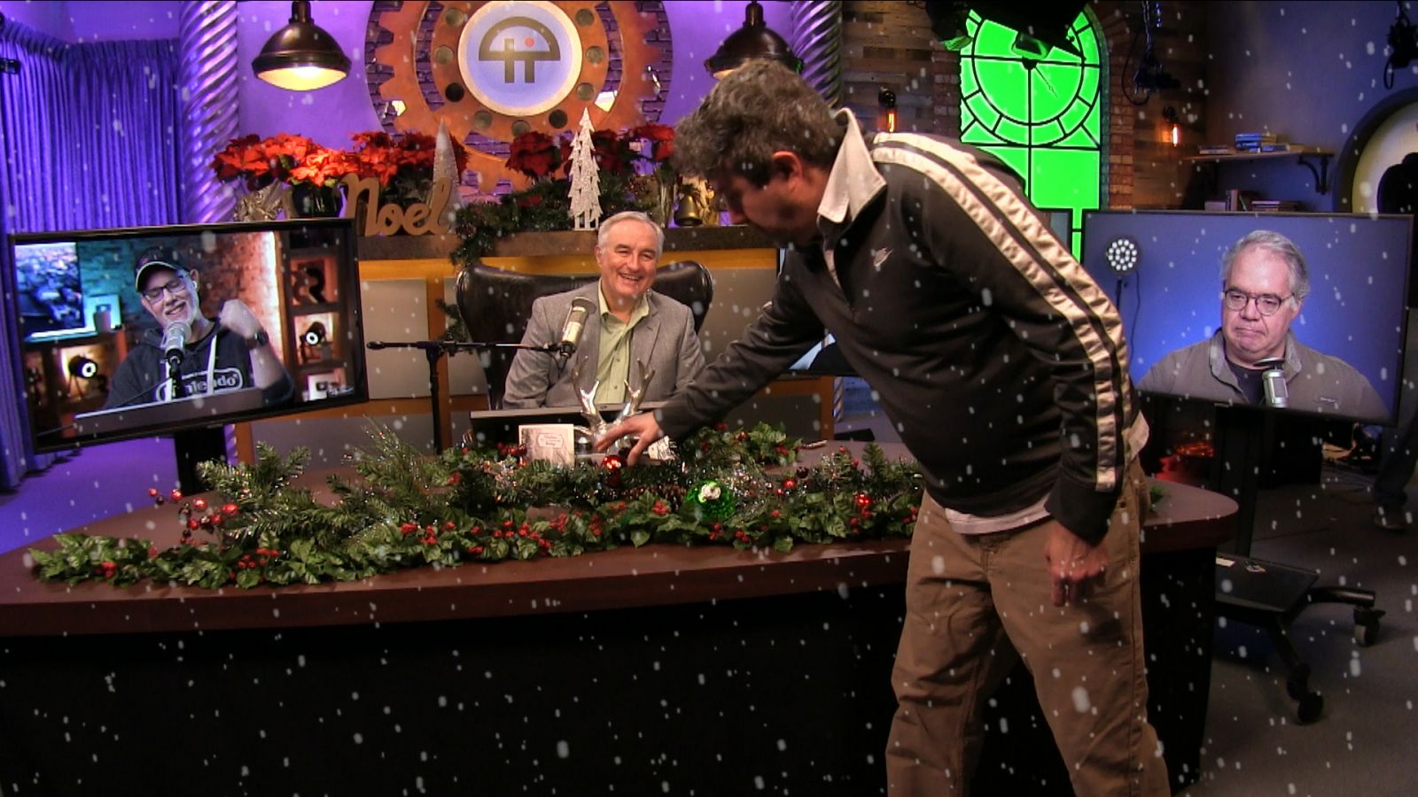 'Tis the break time to be jolly