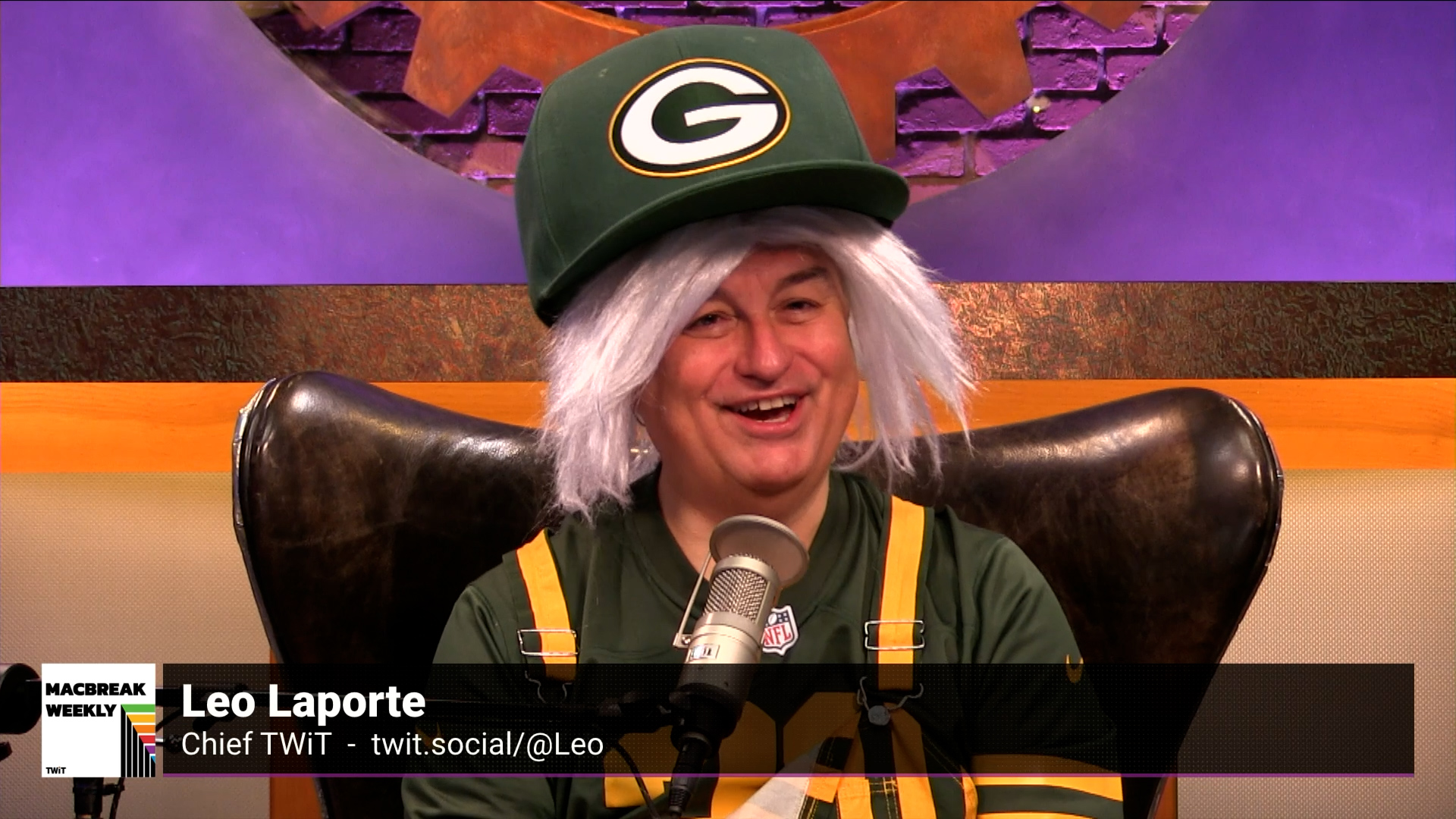 MBW Extra: Leo In A Packer's Costume