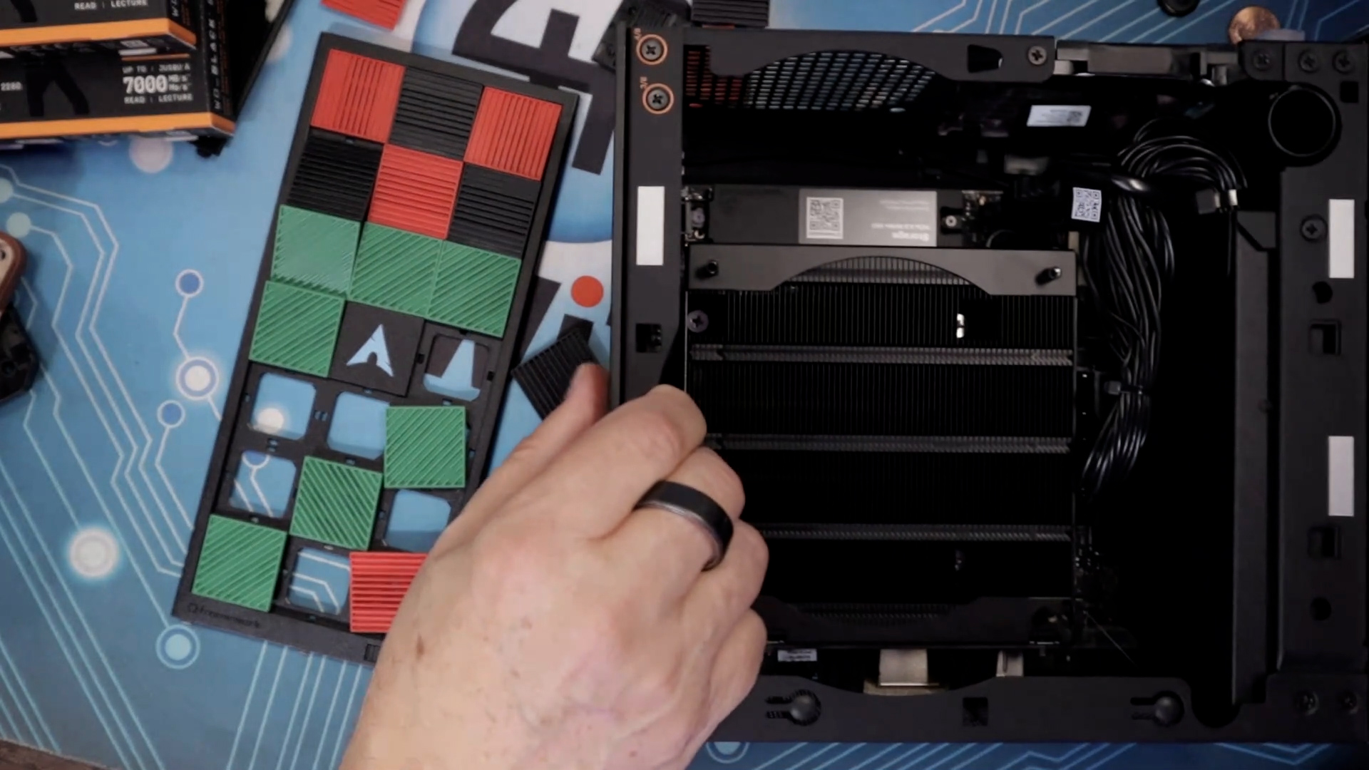 Leo unboxes his new DIY PC!