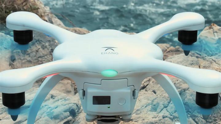A new quadcopter gives you a drone's-eye view through virtual reality goggles.