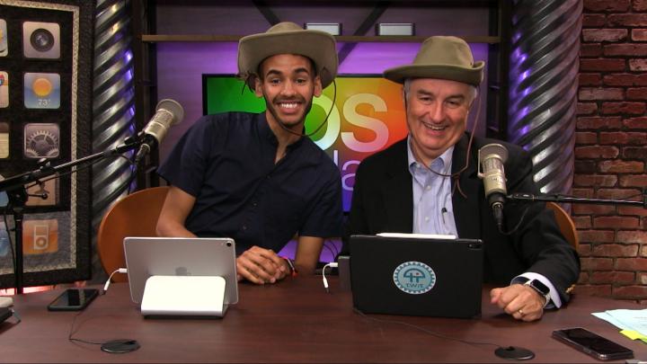 Essential traveling gadgets, fake eyes in FaceTime, Apple's Texas Hold'em is back, and more.