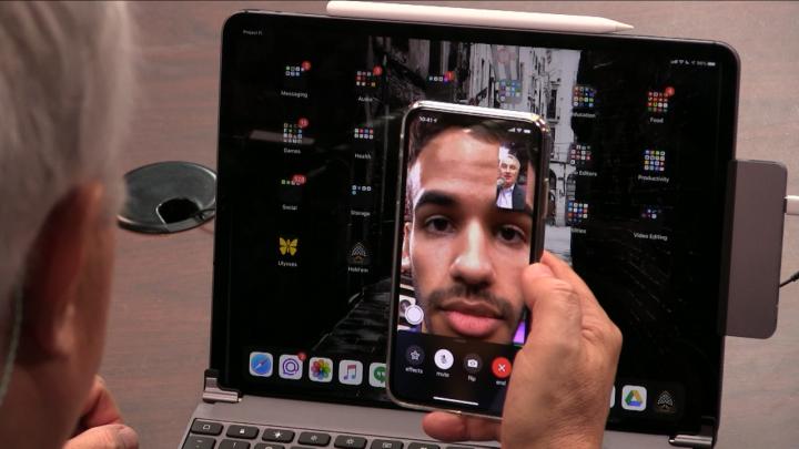 FaceTime's Fake Eye Contact 'Attention Correction'