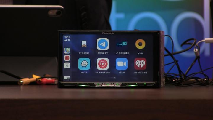 Leo & Mikah show you how to use CarPlay with your iPhone.	